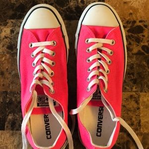 Men/Women’s Pink Converses